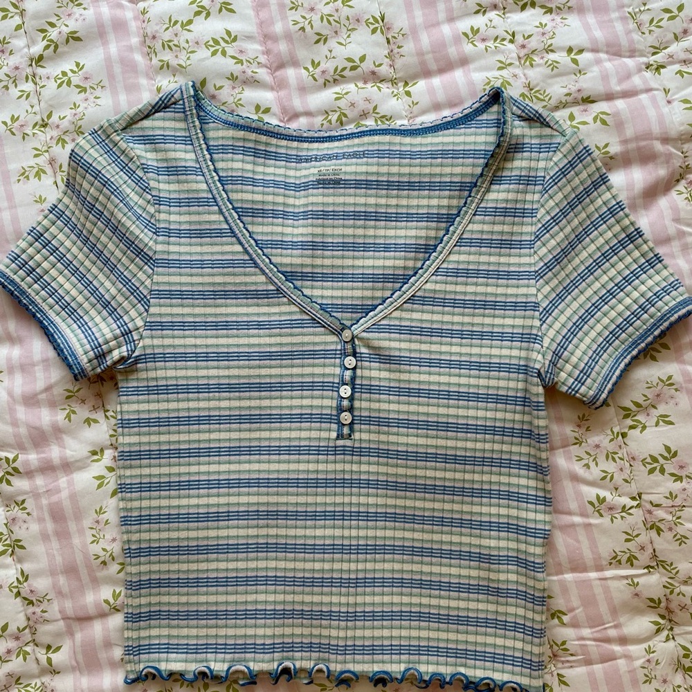 American Eagle lettuce hem, ribbed, baby tee.